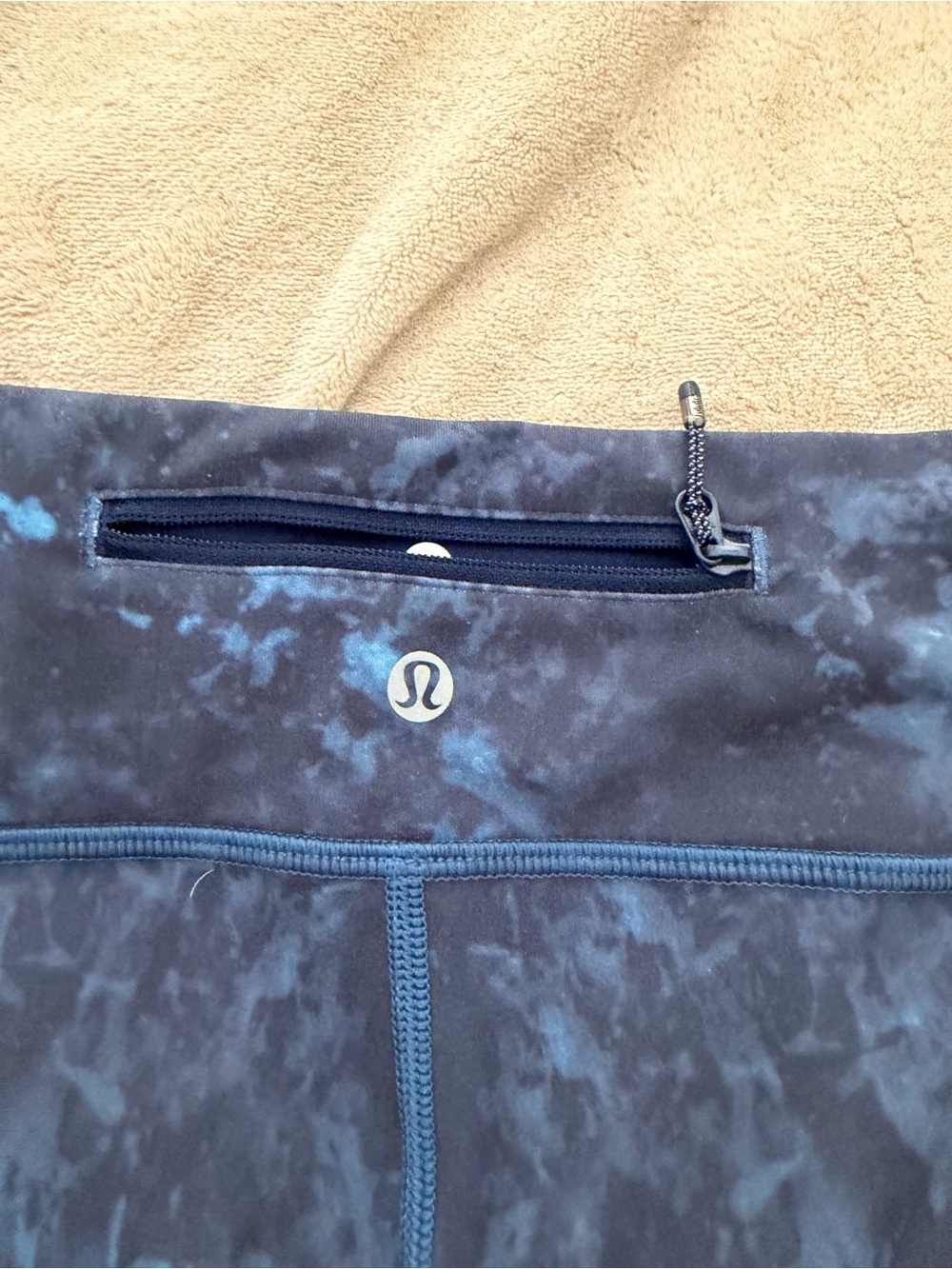 lululemon athletica blue ocean wave patterned leggings - Picture 3 of 7